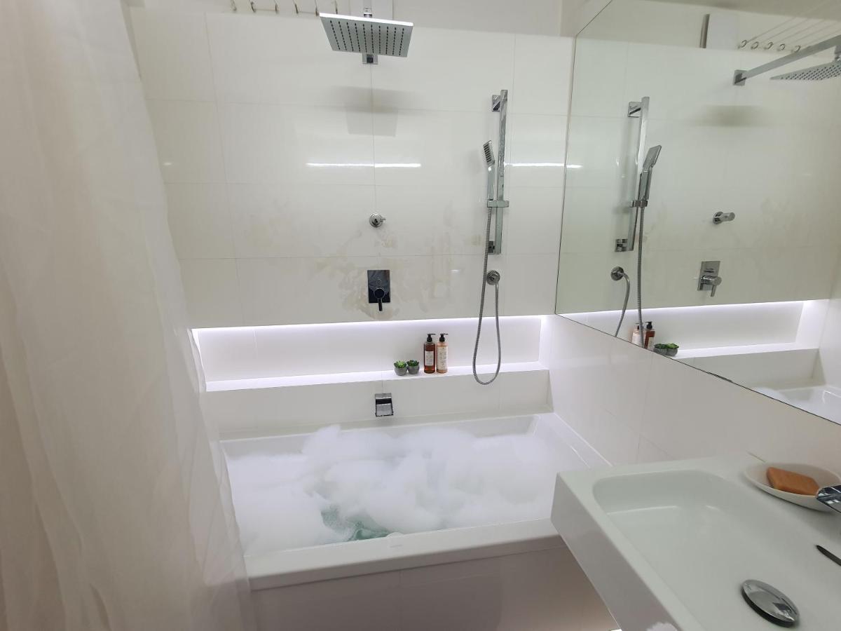Whitebeeapartament Apartman Wrocław Kültér fotó